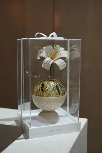 Flame Madkhan Acrylic With Flower  (Beige)